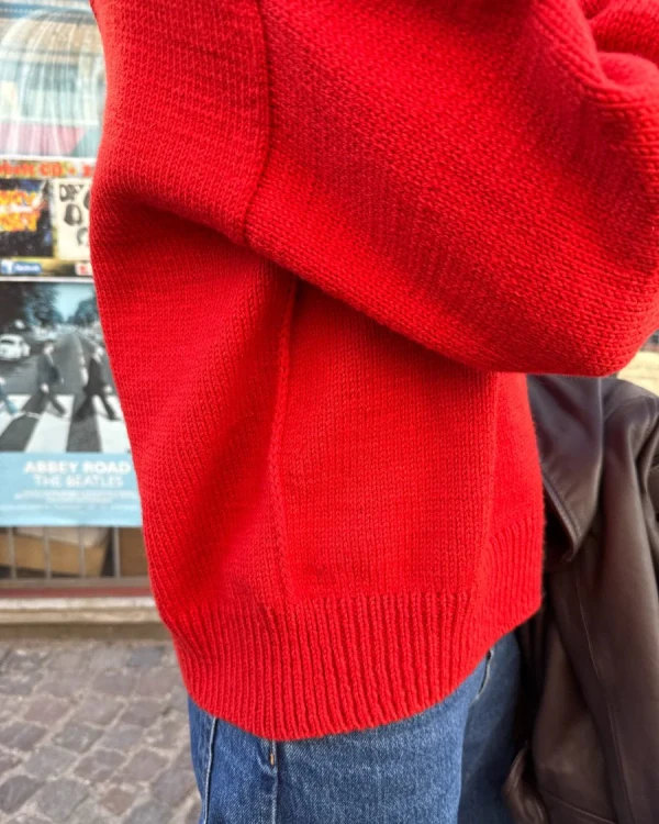 scarlet-sweater-wzor-na-sweter.webp