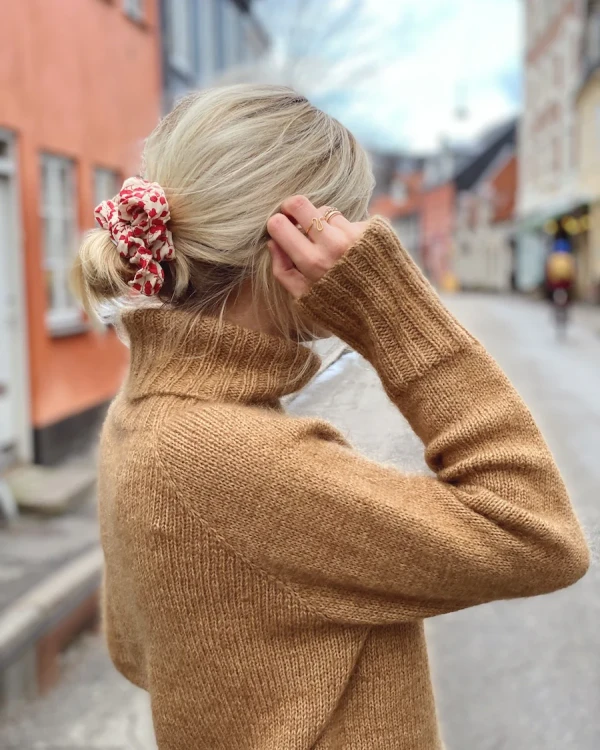 printing-pattern-caramel-sweater.webp