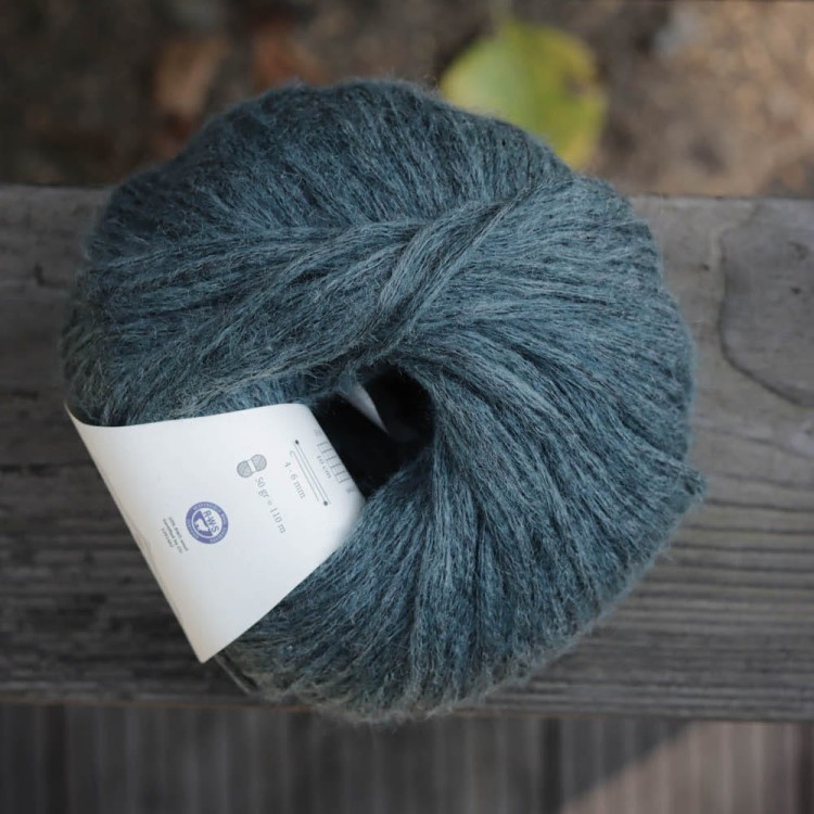 wloczka-alpaka-z-bawelna--czarno-niebieska-camarose-snefnug