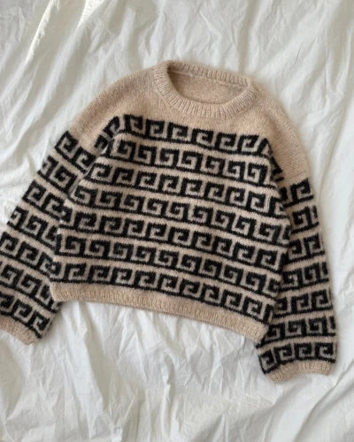 athene-sweater-wzor-drukowany.webp