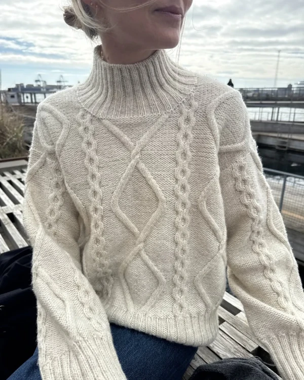 saga-sweater-2.webp