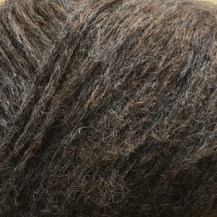 7317 MOERKEBRUN SNEFNUG.jpg