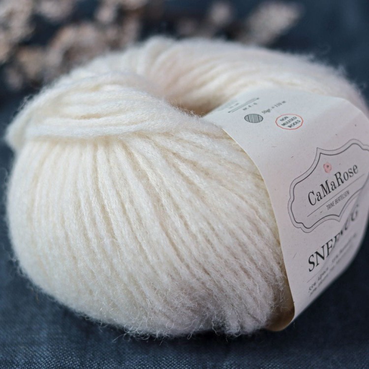 wloczka-alpaka-z-bawelna--snefnug-biała