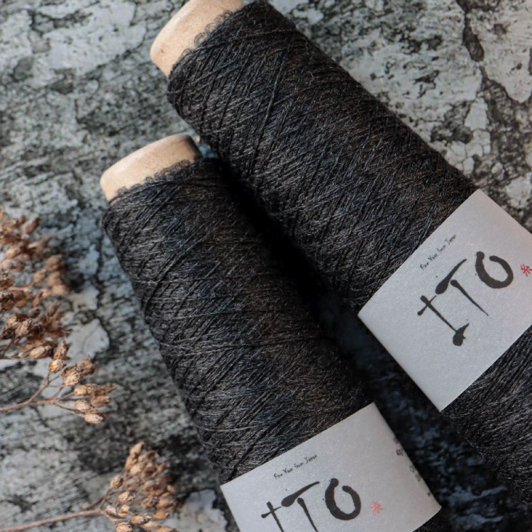 welna-merino-blady-czarny-ito-shio