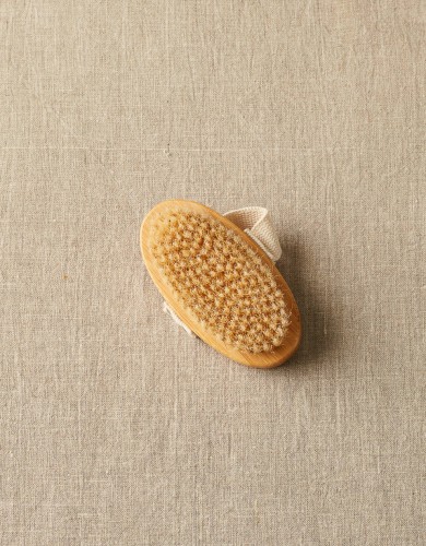 cocoknits-szczotka-do-ubran.jpg