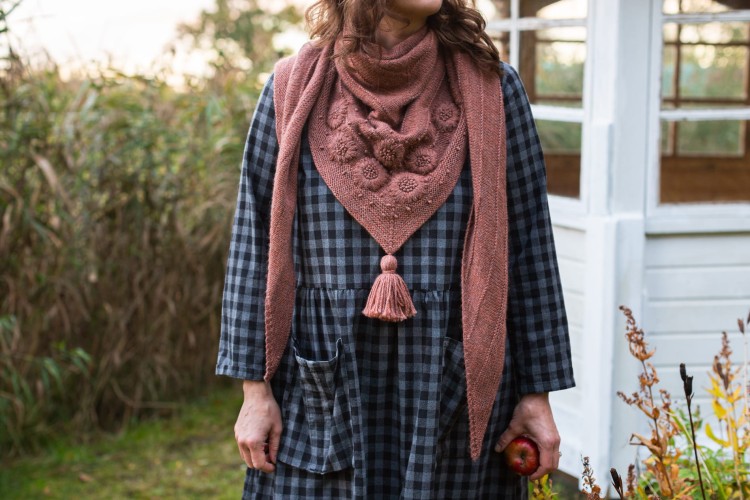 embroidery-on-knits-ode-to-autumn.jpg