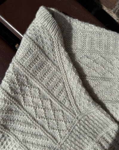 wzor-drukowany-petiteknit-storm-sweater.jpg