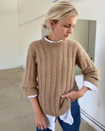 wzor-vertical-stripes-sweater.webp