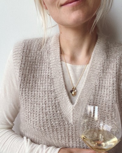 wzor-friday-slipover-v-neck.jpg
