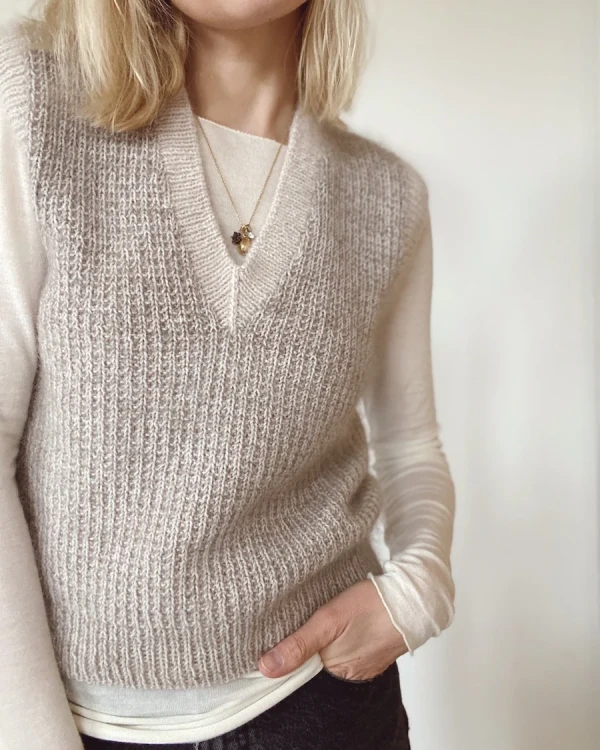 wzor-na-druty-friday-slipover-v-neck.webp