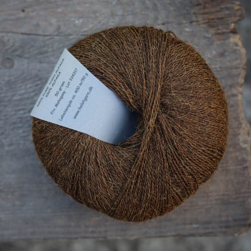 cienka-wloczka-z-alpaki-mahoniowy-braz-holst-garn