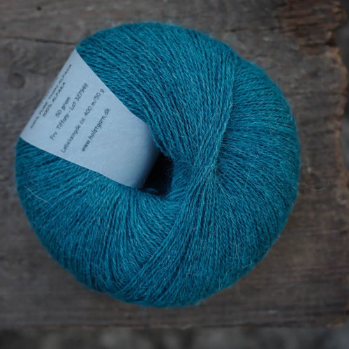 cienka-wloczka-z-alpaki-niebieska-titicaca