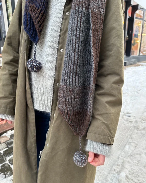 printed-pattern-structure-scarf.webp