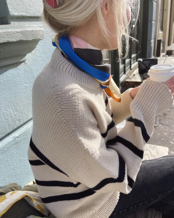 printed-pattern-marseille-sweater.webp