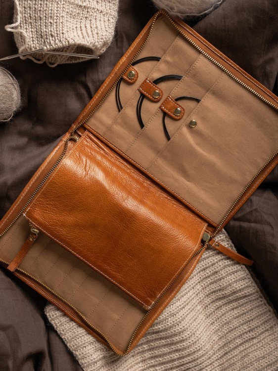 etui-na-druty-project-8-burned-tan-gold.jpg