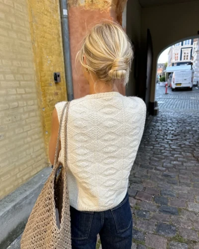 wzor-drukowany-petiteknit-esther-vest.webp
