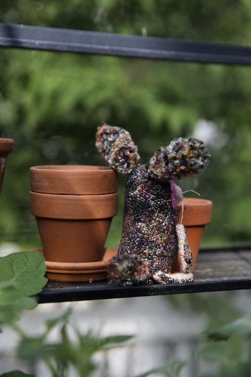 book-tiny-friends-a-guide-to-mosaic-embroidery.jpg